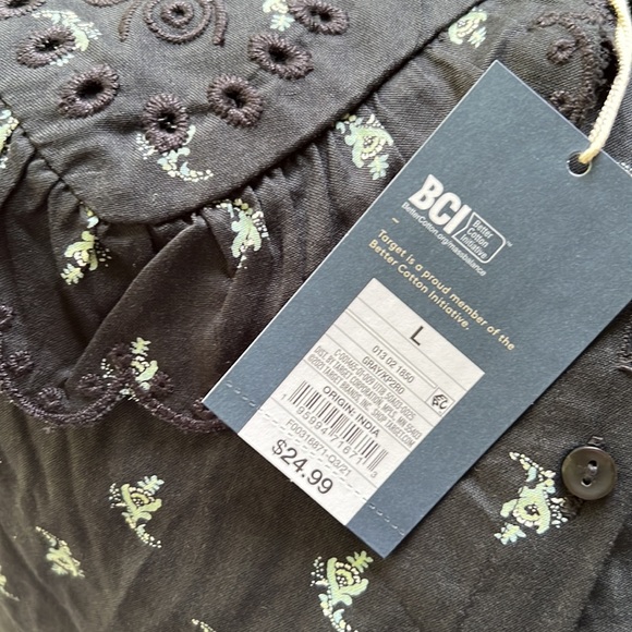 Universal Thread™ Women's Balloon Long Sleeve Embroidered Button-Down Shirt - Picture 4 of 4